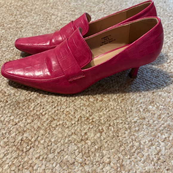 Pink pumps! - Picture 2 of 5